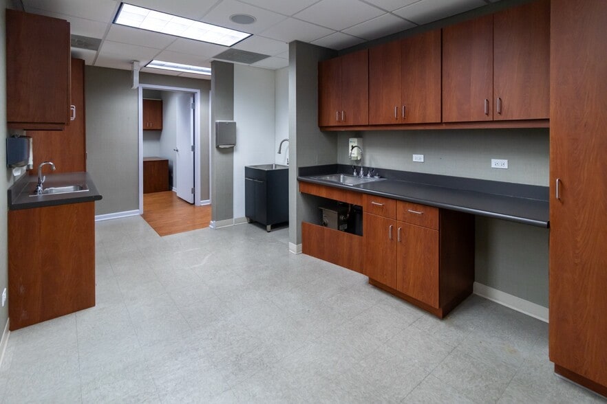 More Photos Of 2400 N Ashland Ave, Chicago Medical For Lease