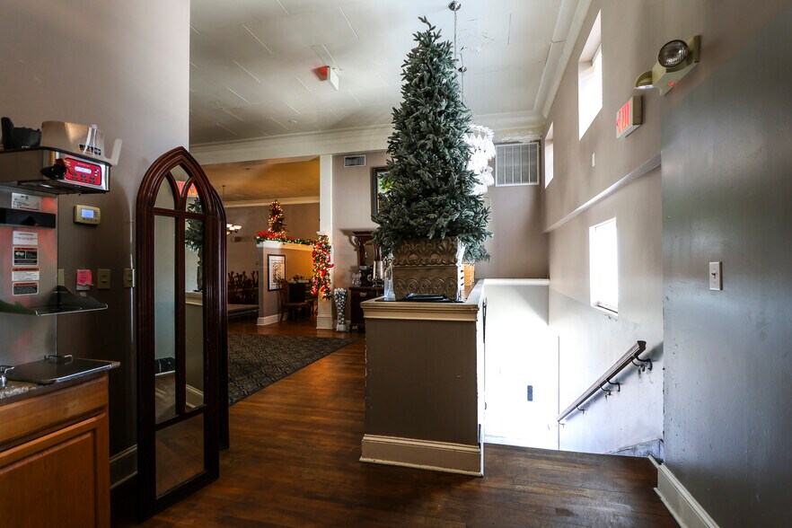 More Photos Of 1024 Noble St, Anniston Storefront Retail Office For Sale