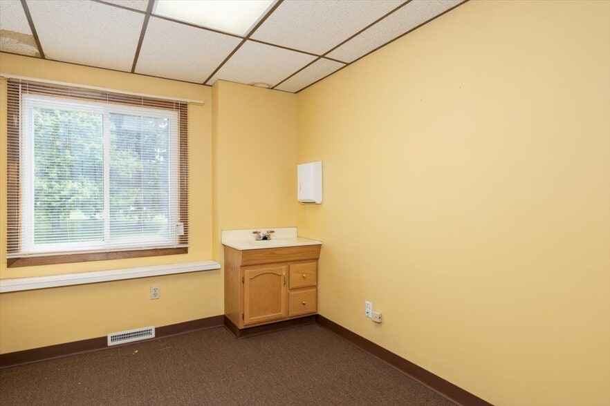 More Photos Of 932 French Rd, Cheektowaga Office For Sale