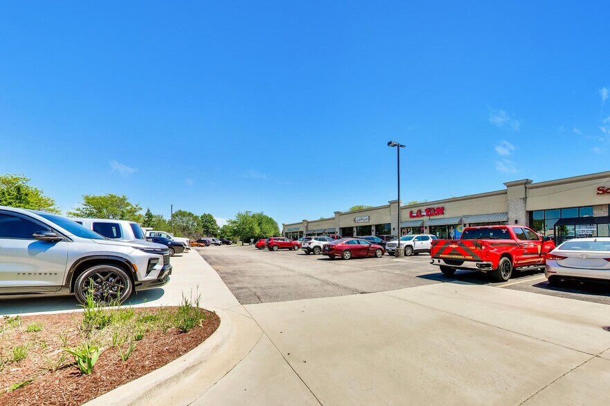 More Photos Of 58-98 E Schoolhouse Rd, Yorkville General Retail For Sale
