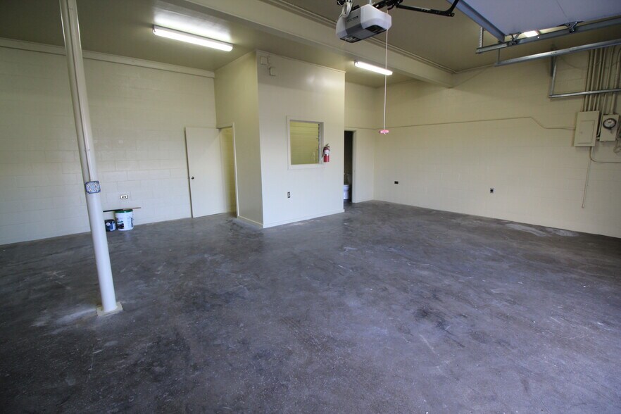 More Photos Of 94-170 Leoleo St, Waipahu Industrial For Sale