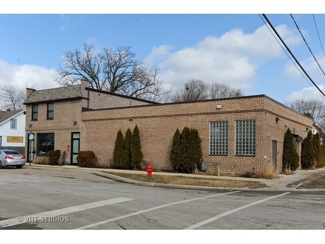 More Photos Of 2132 Green Bay Rd, Highland Park Office For Lease