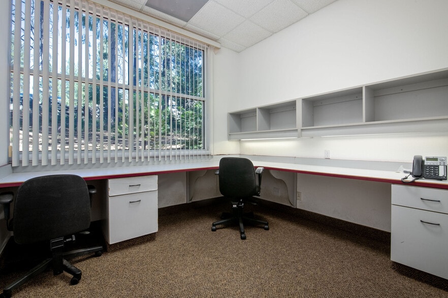 More Photos Of 350 Crown Point Cir, Grass Valley Office For Lease