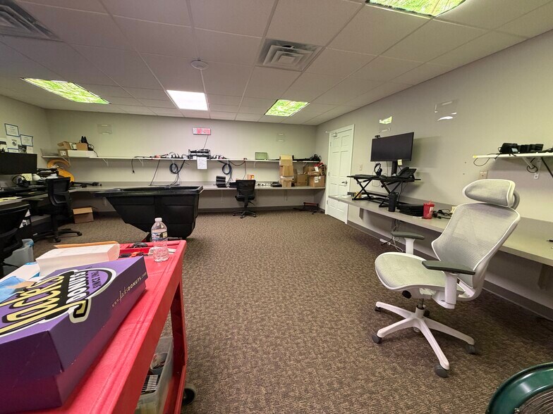 More Photos Of 850 S Marietta St, South Bend Light Manufacturing For Lease