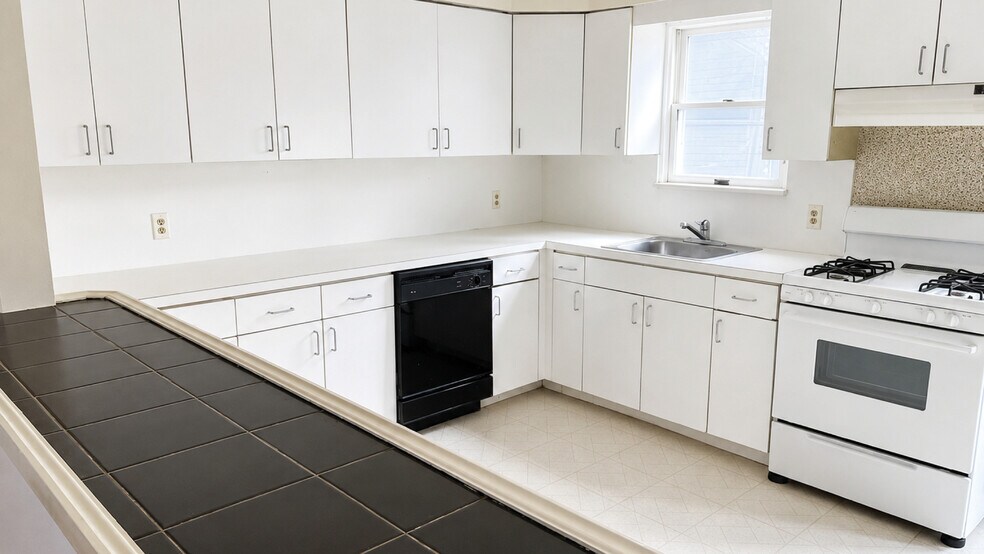 More Photos Of 688 Merrick Rd, Baldwin Apartments For Sale