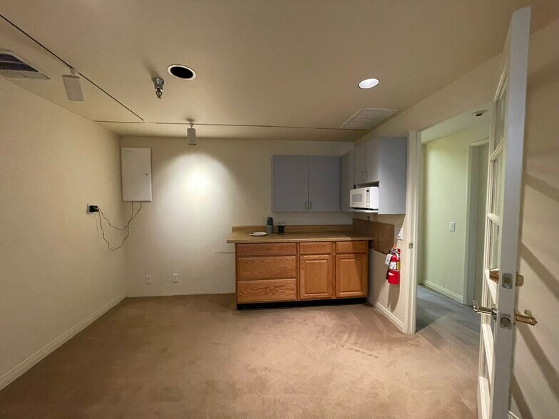 More Photos Of 77570 Springfield Ln, Palm Desert Warehouse For Sale