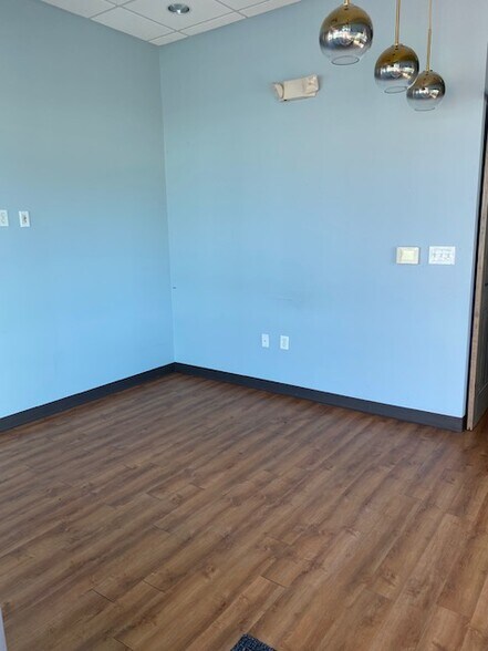 More Photos Of 5200 McDermott Rd, Plano Storefront Retail Office For Lease