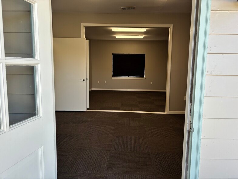 More Photos Of , Baton Rouge Office For Sale