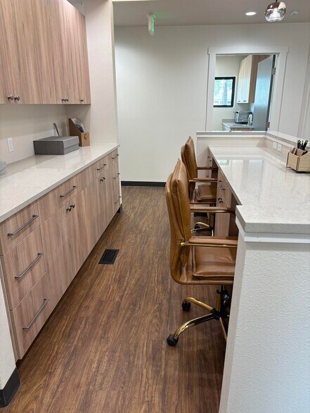More Photos Of 1107 W Ironwood Dr, Coeur d'Alene Office For Lease