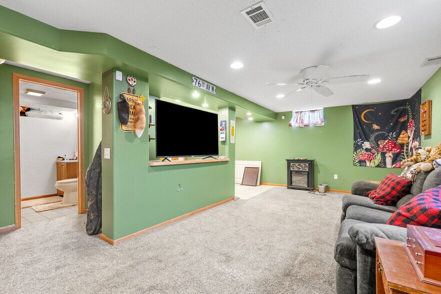 More Photos Of 38804 8th Ave, North Branch Office Residential For Sale