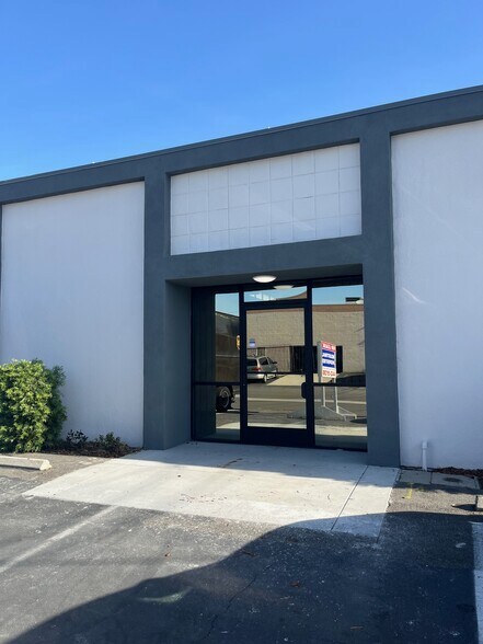 More Photos Of 1810 N Floradale St, South El Monte Warehouse For Lease