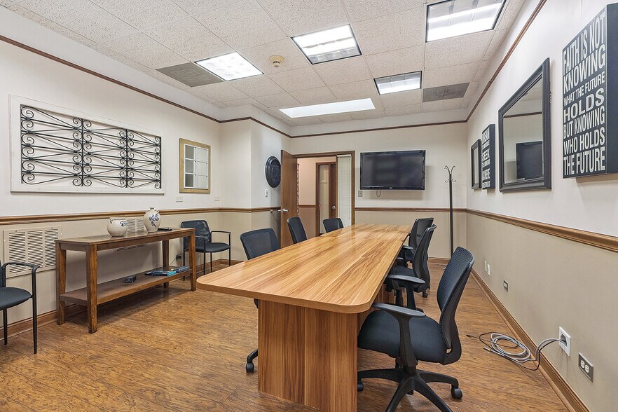 More Photos Of 7620-7632 W 159th St, Orland Park Office For Sale