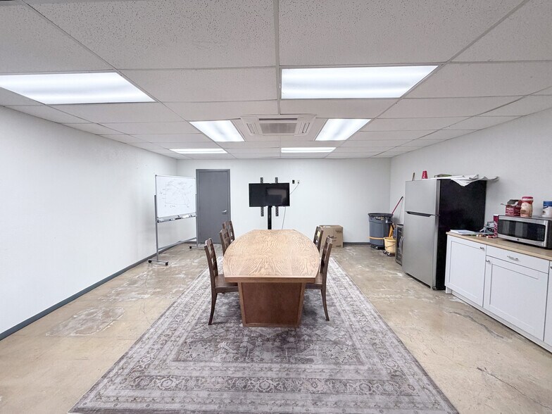 More Photos Of 146 Interloop Rd, San Antonio Warehouse For Lease