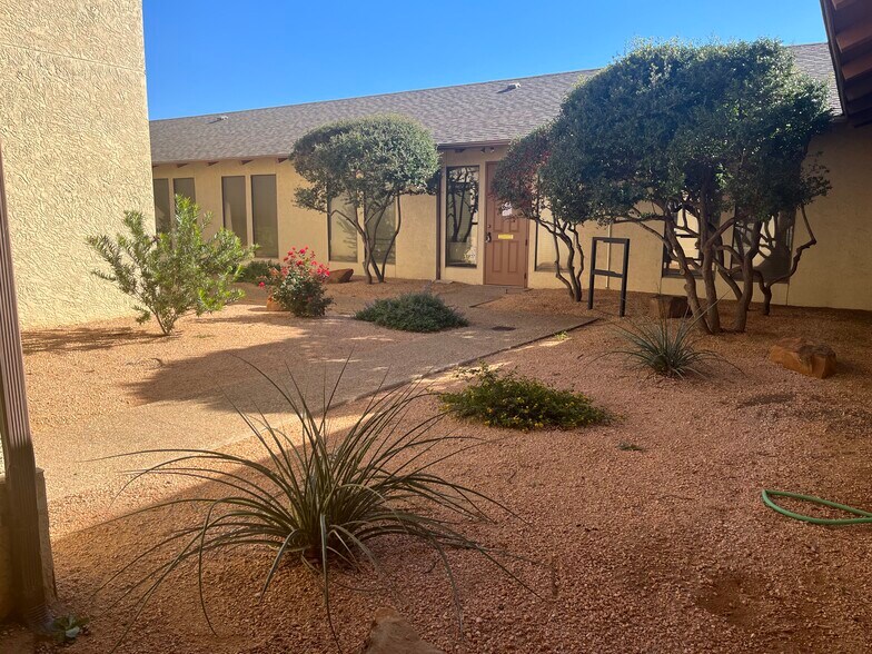 More Photos Of 1215 E South 11th St, Abilene Office For Lease