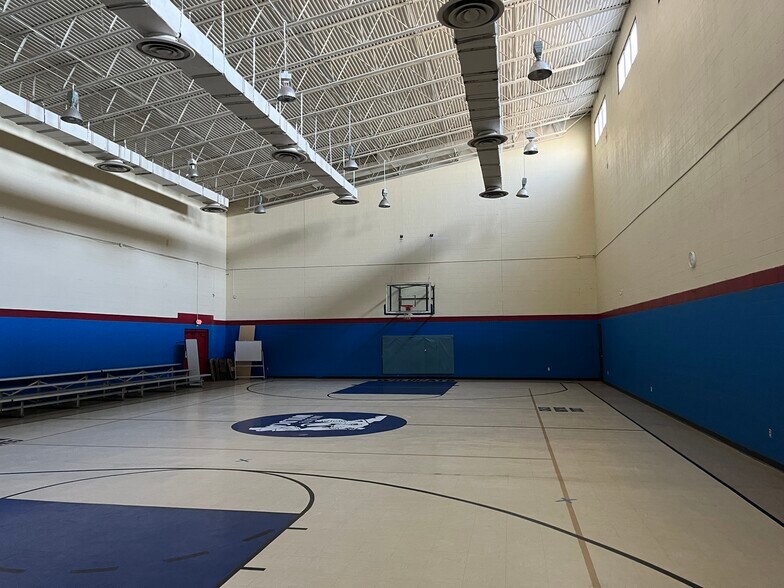 More Photos Of 6612 Arlington Expy, Jacksonville Schools For Lease