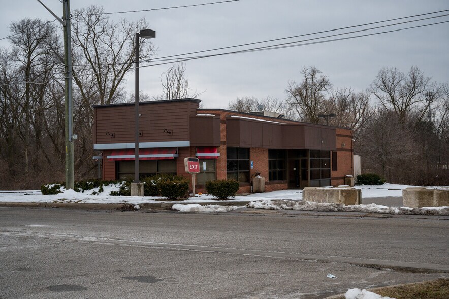 Primary Photo Of 24225 5 Mile Rd, Redford Township Fast Food For Sale