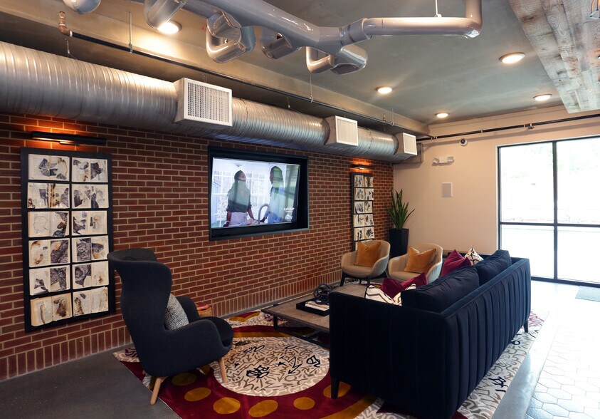 More Photos Of 195 W Davis St, Dallas Apartments For Lease