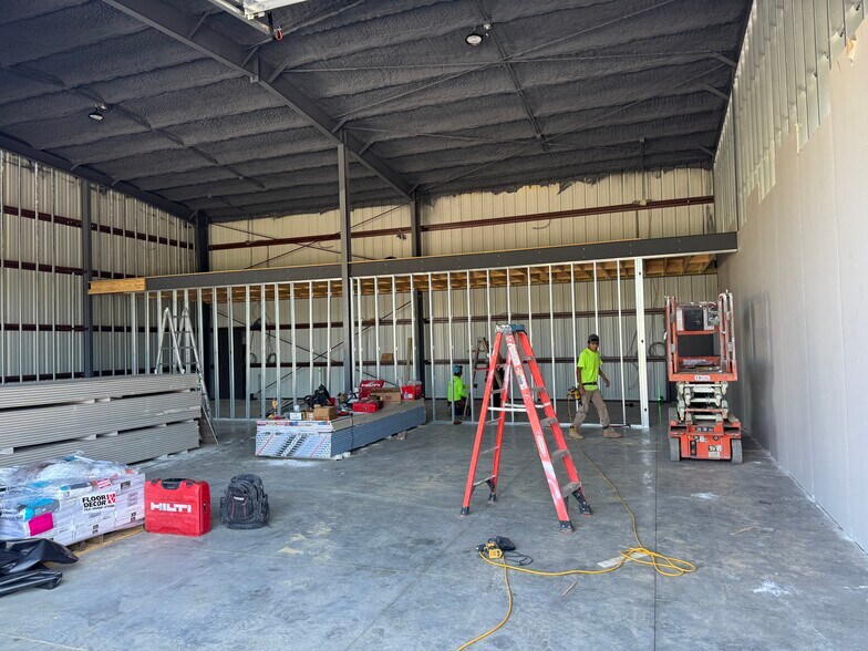 More Photos Of 6404 Rambler Dr, Pensacola Light Distribution For Sale