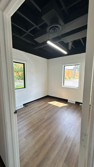 More Photos Of 2110 W 75th St, Prairie Village Unknown For Sale