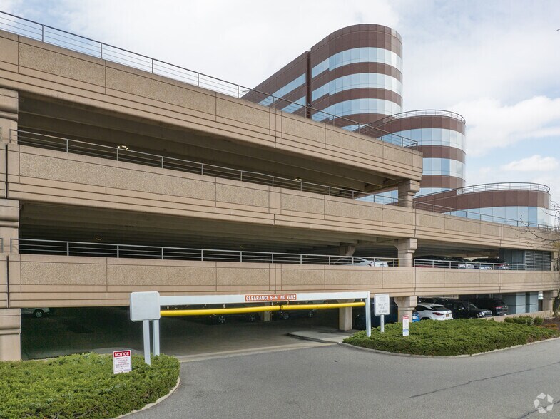 More Photos Of 333 Earle Ovington Blvd, Uniondale Office For Lease