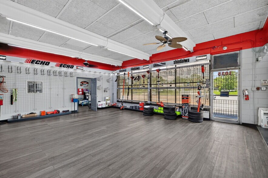 More Photos Of 1035 W Highway 50, Clermont General Retail For Sale