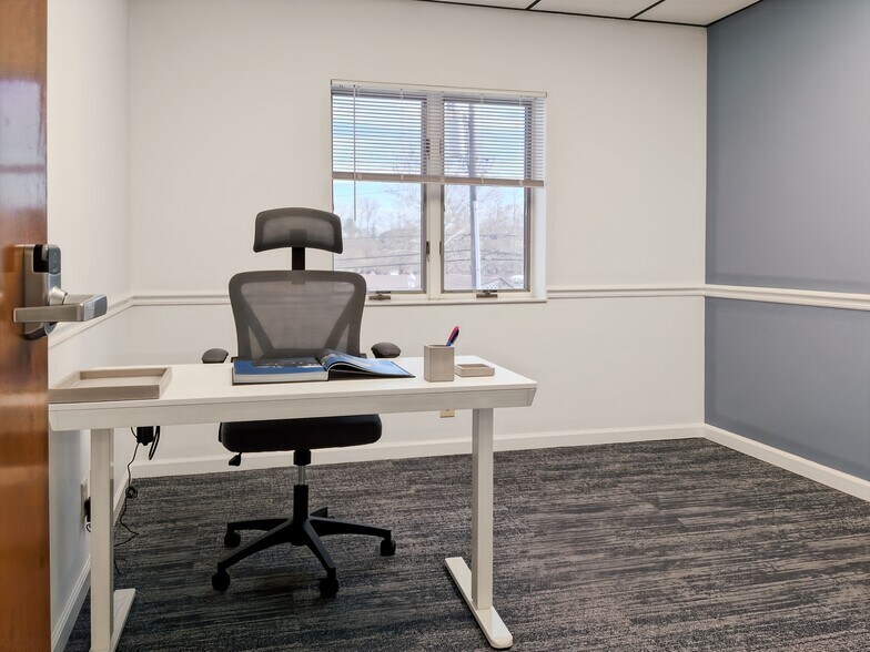 More Photos Of 1620 Asheville Hwy, Hendersonville Coworking Space
