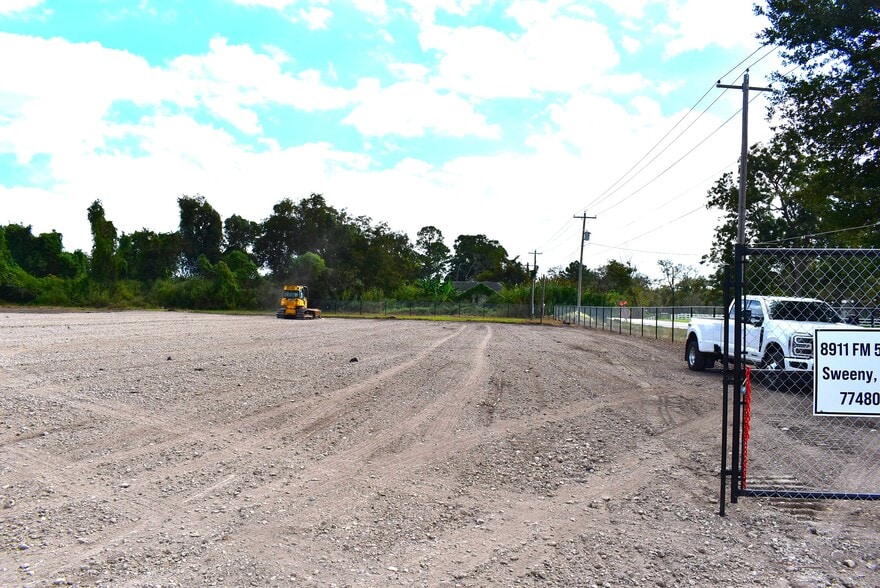 More Photos Of 8911 FM 524 Rd, Sweeny Land For Lease