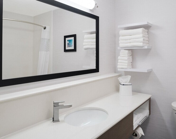 More Photos Of 101 Sodrac Dr, North Sioux City Hotel For Sale