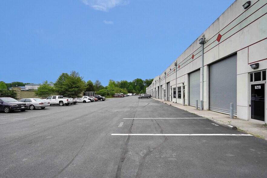 More Photos Of 9201-9373 Mike Garcia Dr, Manassas Warehouse For Lease