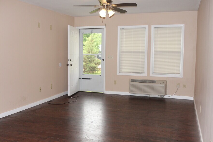 More Photos Of 1708 S Main St, South Jacksonville Apartments For Sale