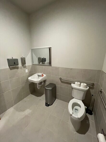 More Photos Of 1707 E Beltline Rd, Coppell Medical For Sale