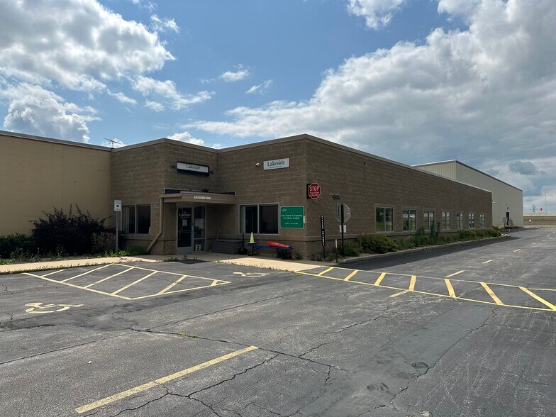 More Photos Of 800 Midway Rd, Menasha Manufacturing For Sale