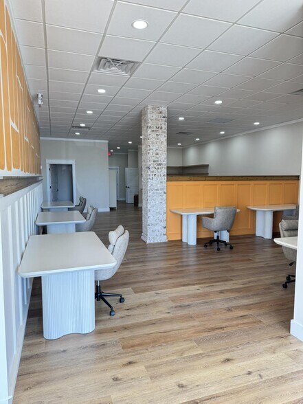 More Photos Of 9 NE Park Ave, Baxley General Retail For Sale