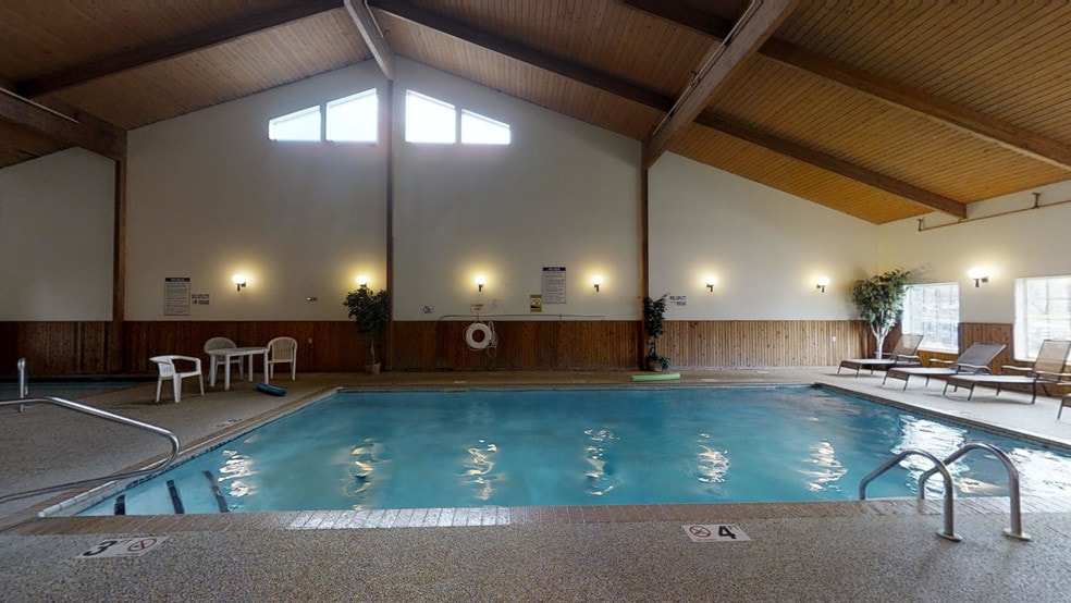 More Photos Of 960 2nd St NW, Aitkin Hotel For Sale