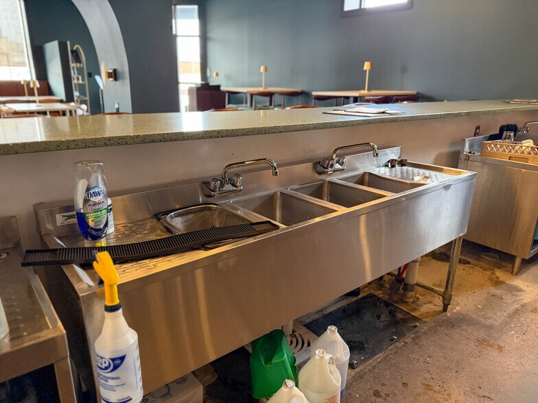 More Photos Of 601 7th Ave, Altoona General Retail For Sale