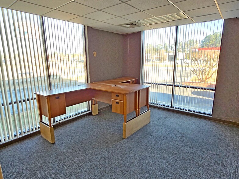 More Photos Of 1208 E Main St, Havelock Office For Sale