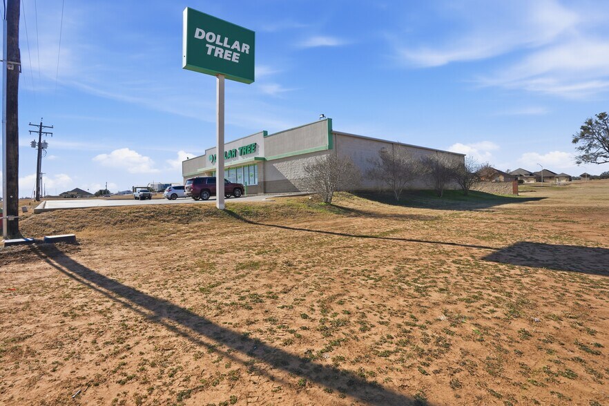 More Photos Of 224 S FM 1346, La Vernia Freestanding For Sale