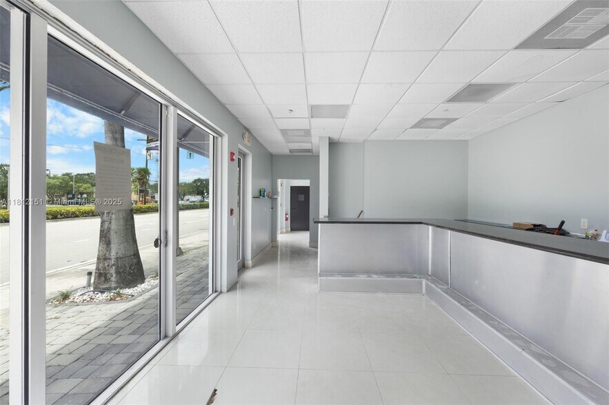 More Photos Of 2500 Wilton Dr, Wilton Manors Freestanding For Sale