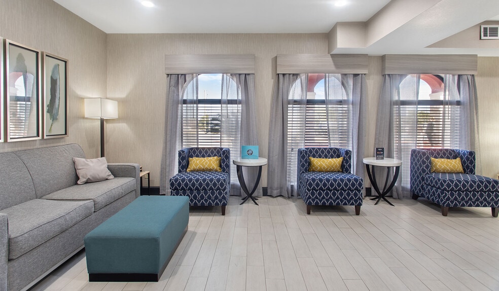 More Photos Of 201 W Hill Park Cir, Huntsville Hotel For Sale