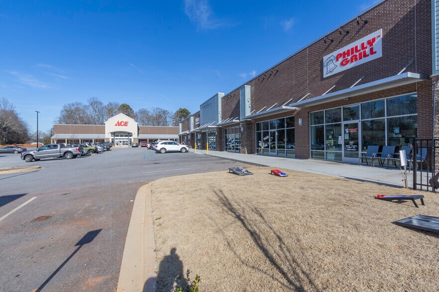 More Photos Of 6516 State Park Rd, Travelers Rest Storefront For Lease