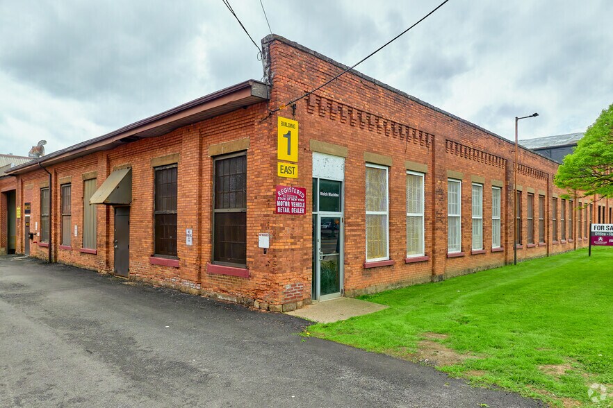 More Photos Of 961-1029 Lyell Ave, Rochester Showroom For Lease