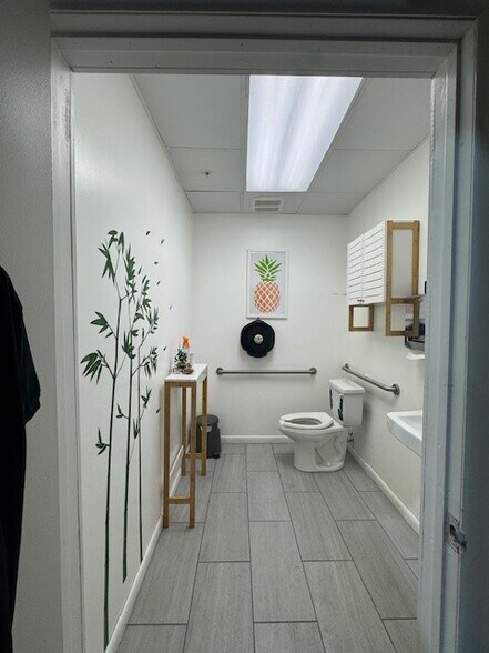 More Photos Of 12601 NW 115th Ave, Medley Warehouse For Lease