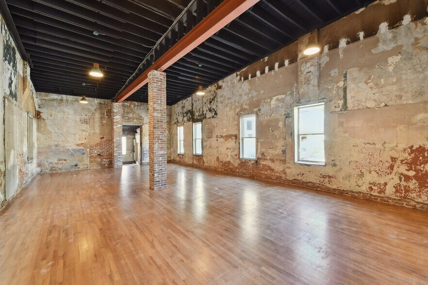 More Photos Of 2563 Glenarm Pl, Denver Office For Sale