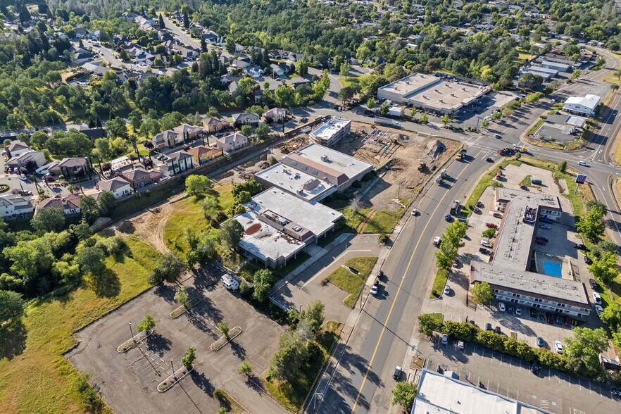 More Photos Of 1101 Twin View Blvd, Redding Service Station For Sale