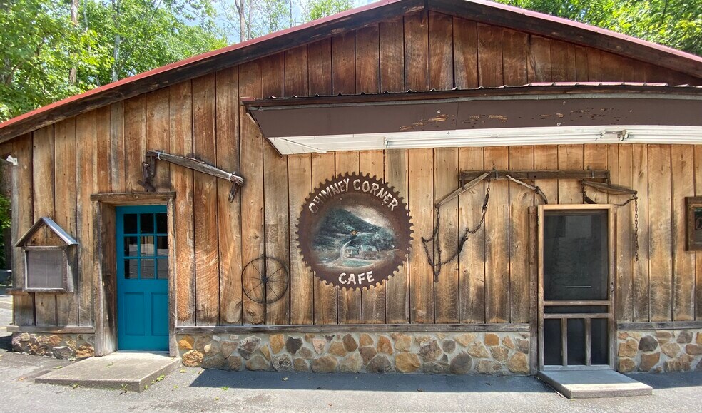 More Photos Of 15303 Midland Trl, Ansted Freestanding For Sale