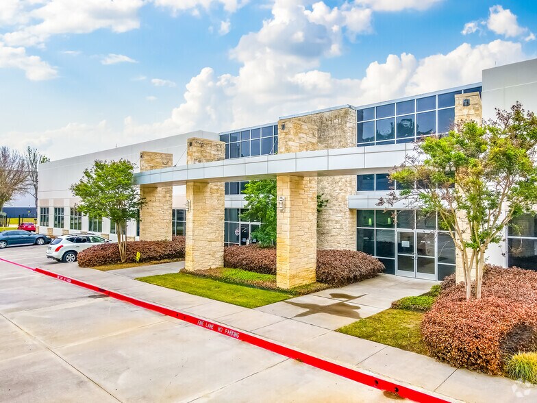 More Photos Of 14800 Trinity Blvd, Fort Worth Office For Lease