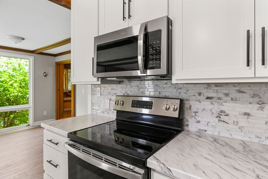 More Photos Of 454 Big Hill Ave, Richmond Office For Sale