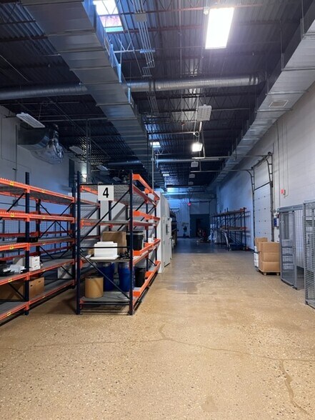 More Photos Of 1300 Chase Ave, Elk Grove Village Light Manufacturing For Sale