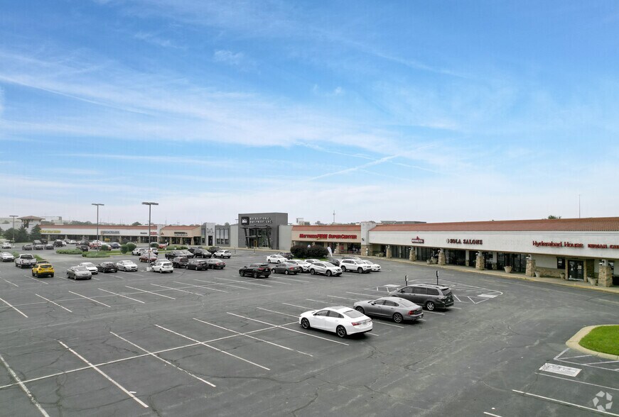 More Photos Of 8440-8540 Castleton Corner Dr, Indianapolis Storefront For Lease