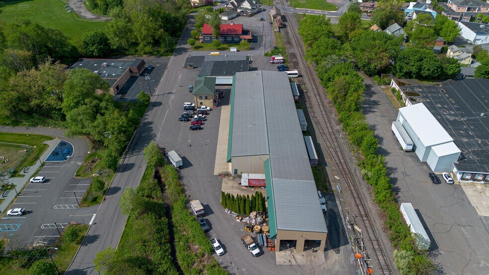 More Photos Of 807 Enterprise St, Dickson City Warehouse For Lease